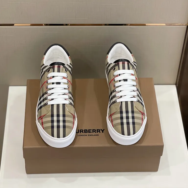 Burberry Shoe 